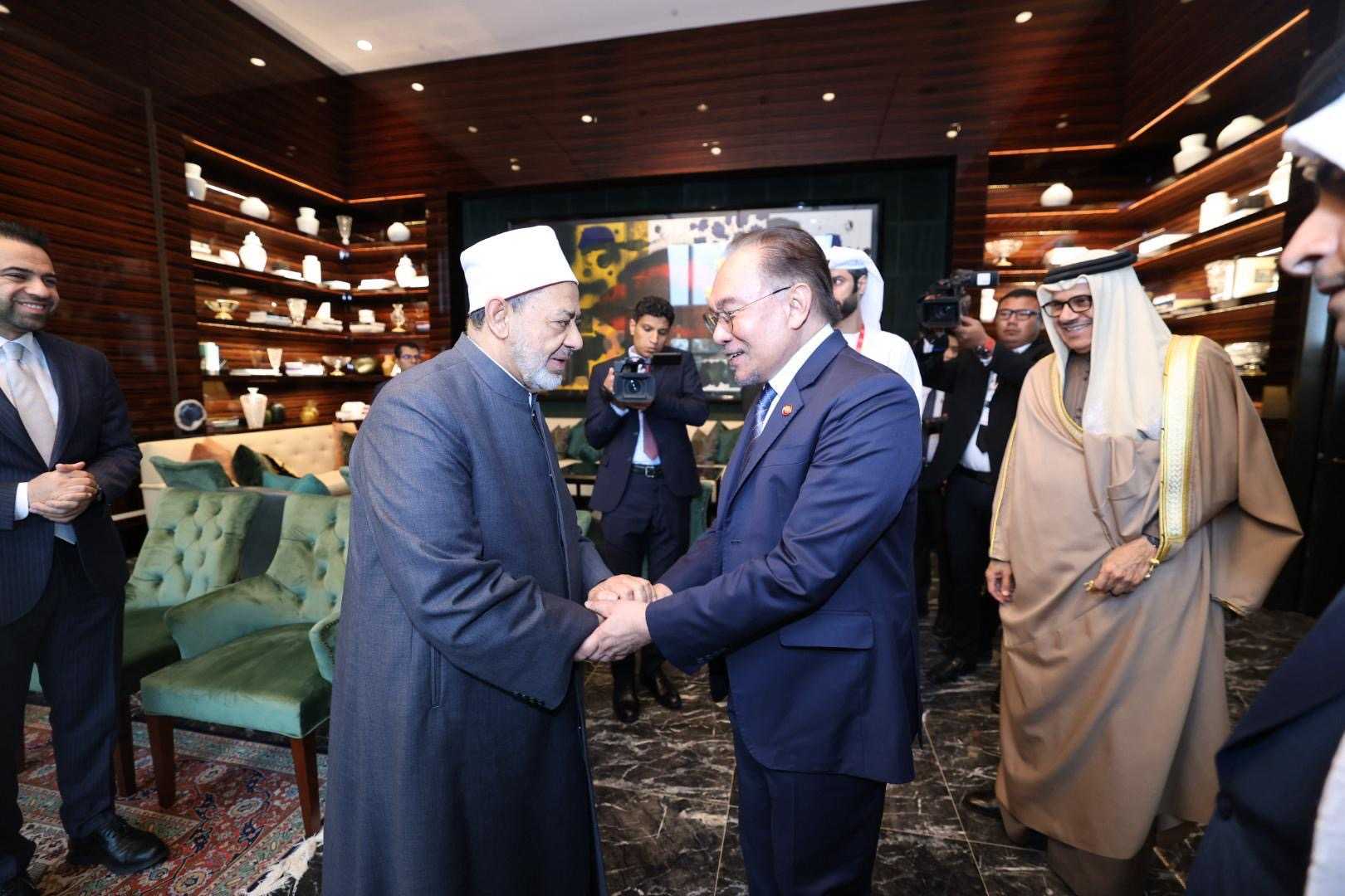Grand Syekh Al Azhar Beri Penghargaan Kepada PM Malaysia atas Dedikasinya Melayani Umat